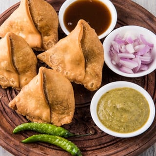 Onion Samosa (6)